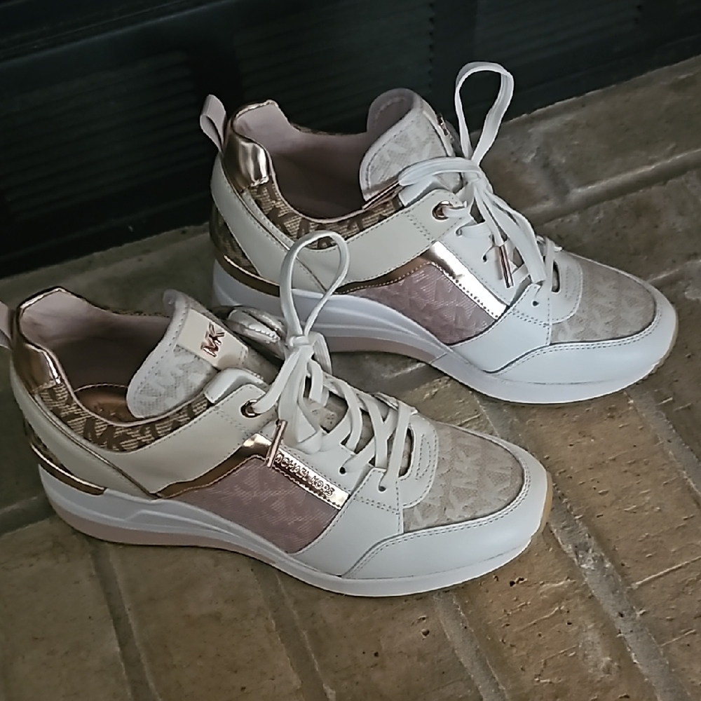 Michael Kors Sneakers - Picture 1 of 6